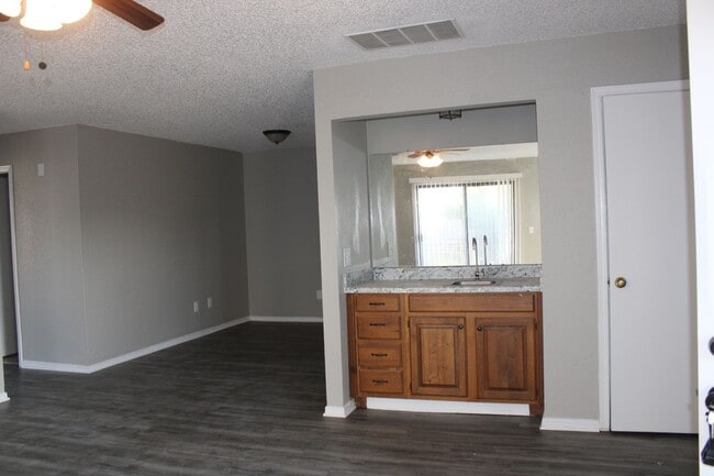 Building Photo - Putnam City Schools