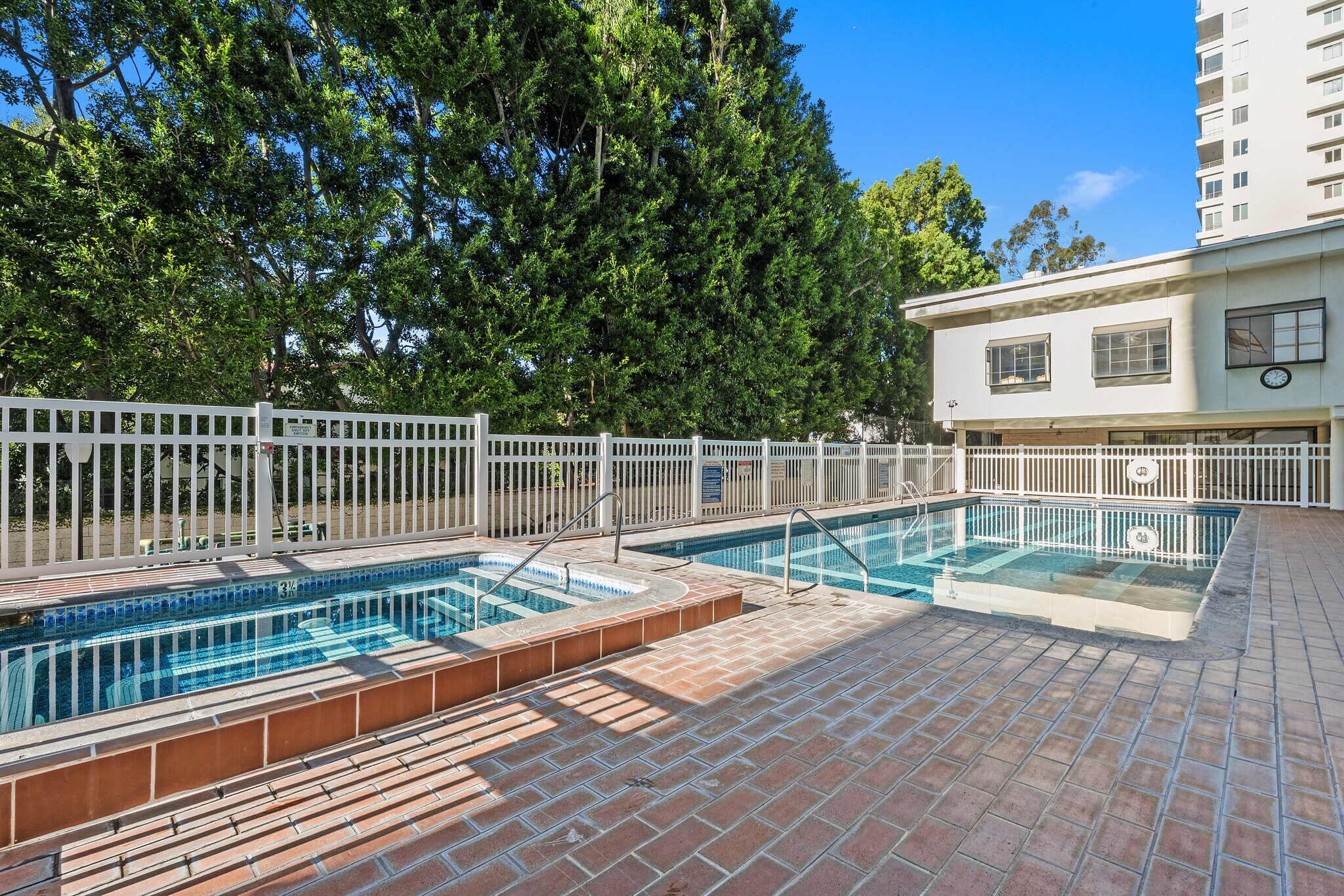 Building Photo - 10535 Wilshire Blvd