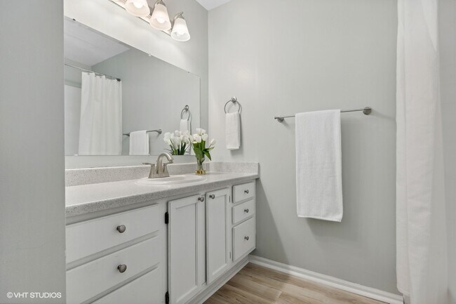 Building Photo - Charming Renovated Home with Modern Amenit...