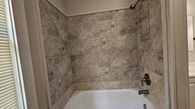 Building Photo - 5614 6th Ave