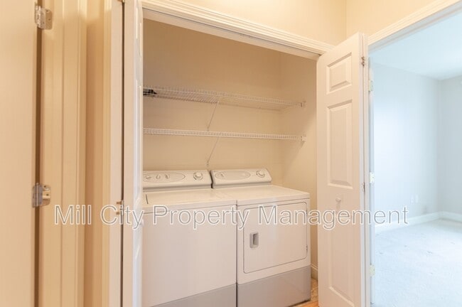 Building Photo - 5 Sally Sweets Way