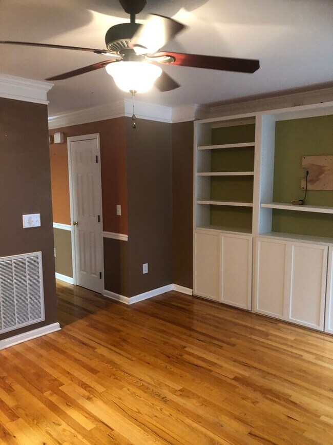 Building Photo - 3 Bedroom/3.5 Bath 2 story Condo - Kingsport, TN 37663