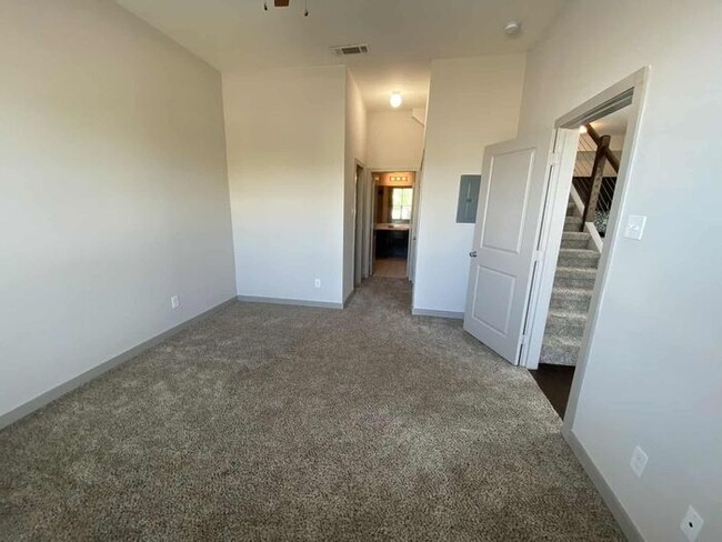 Building Photo - Modern Townhome for rent in Hurst!