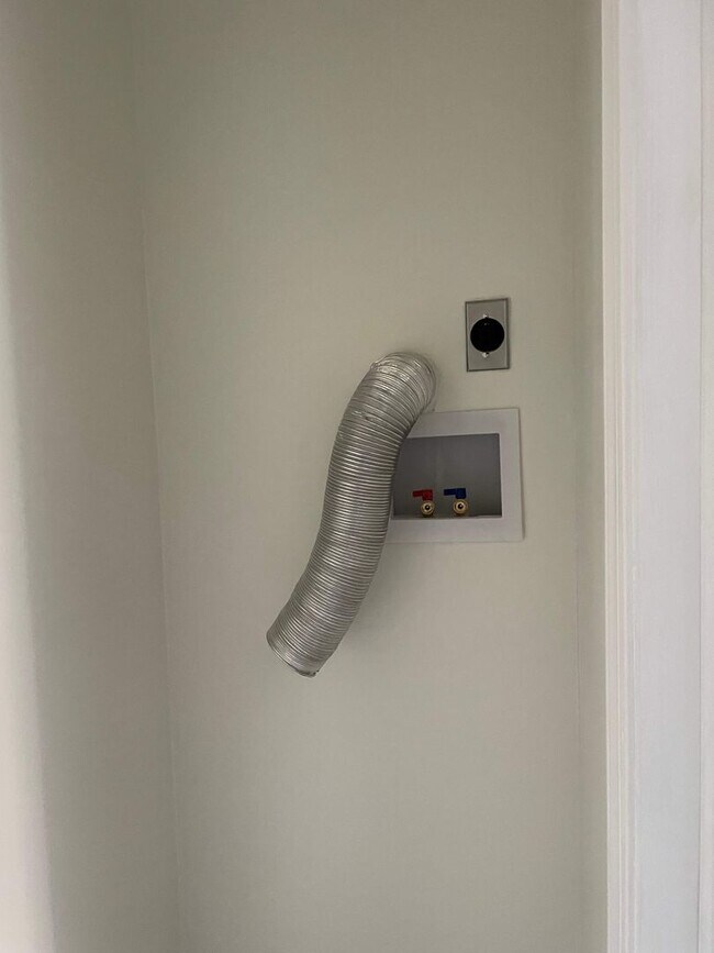 Building Photo - 150 Walnut St