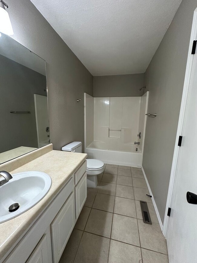 Building Photo - Great Location! Completely remodeled 3 bedroom 2 full bathroom home available now in battlefield!!
