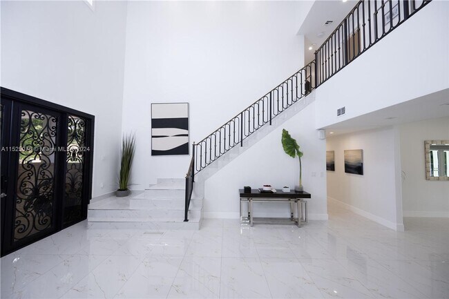 Building Photo - Amazing 2 Story House in Coral Gables