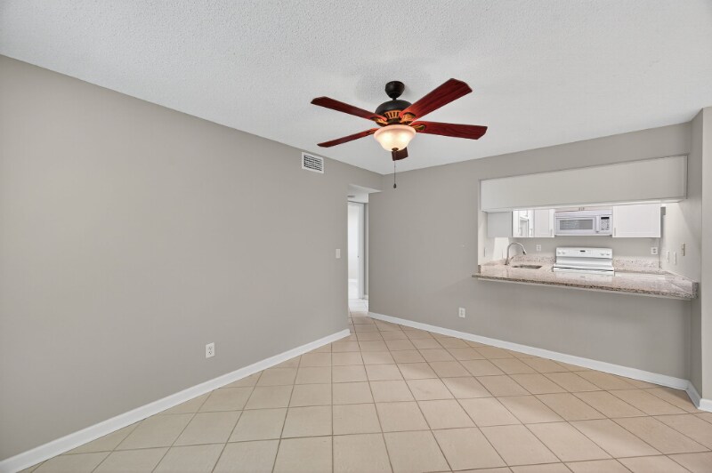 Building Photo - 607 S Westland Ave