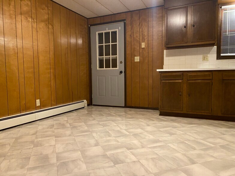 Building Photo - 326 Menomonee St