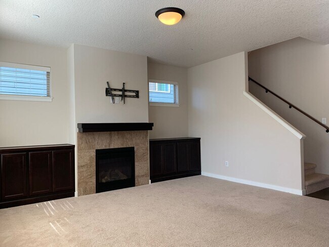 Building Photo - 4223 NE Tacoma Ct