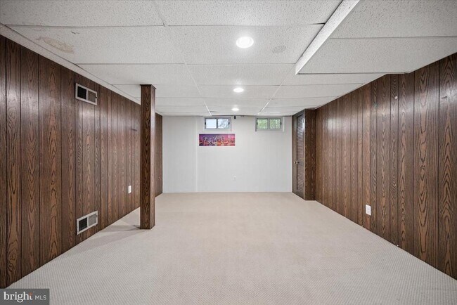 Building Photo - 9202 Wilmett Ct