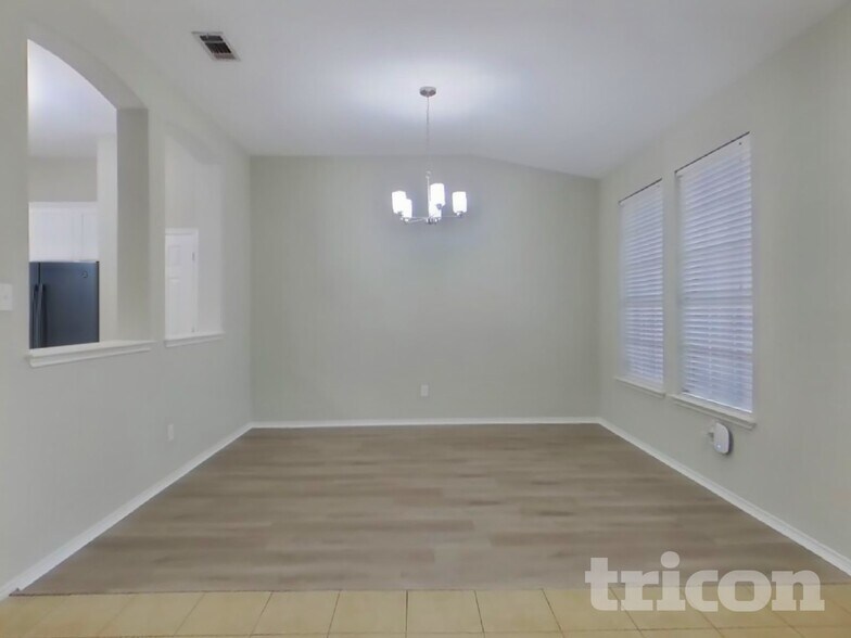 Building Photo - 3413 Fashion St