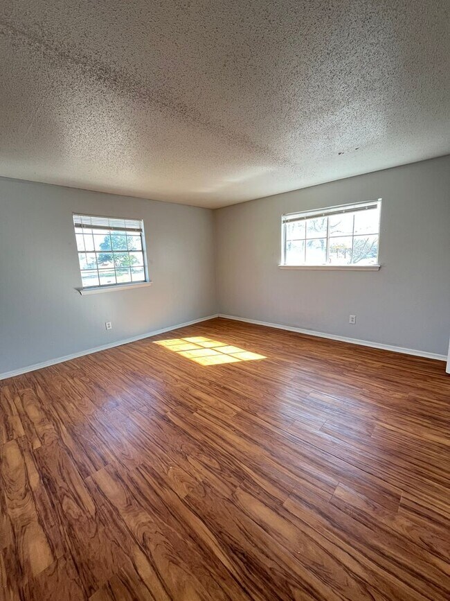 Building Photo - Spacious 1 bed 1 bath apartment