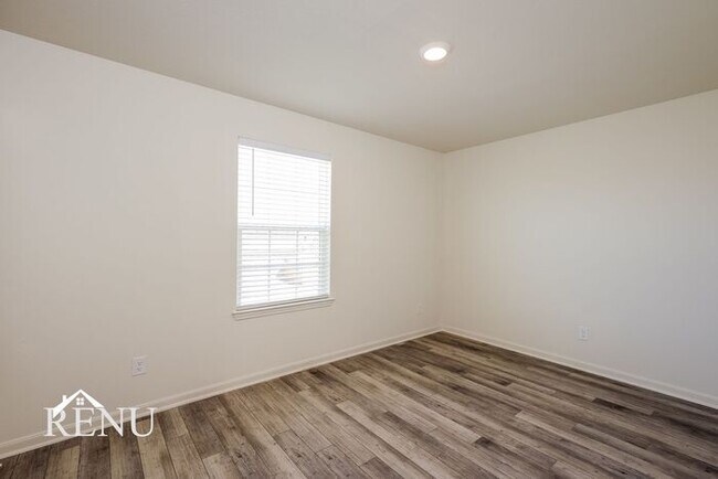 Building Photo - 11018 Yonder Flts