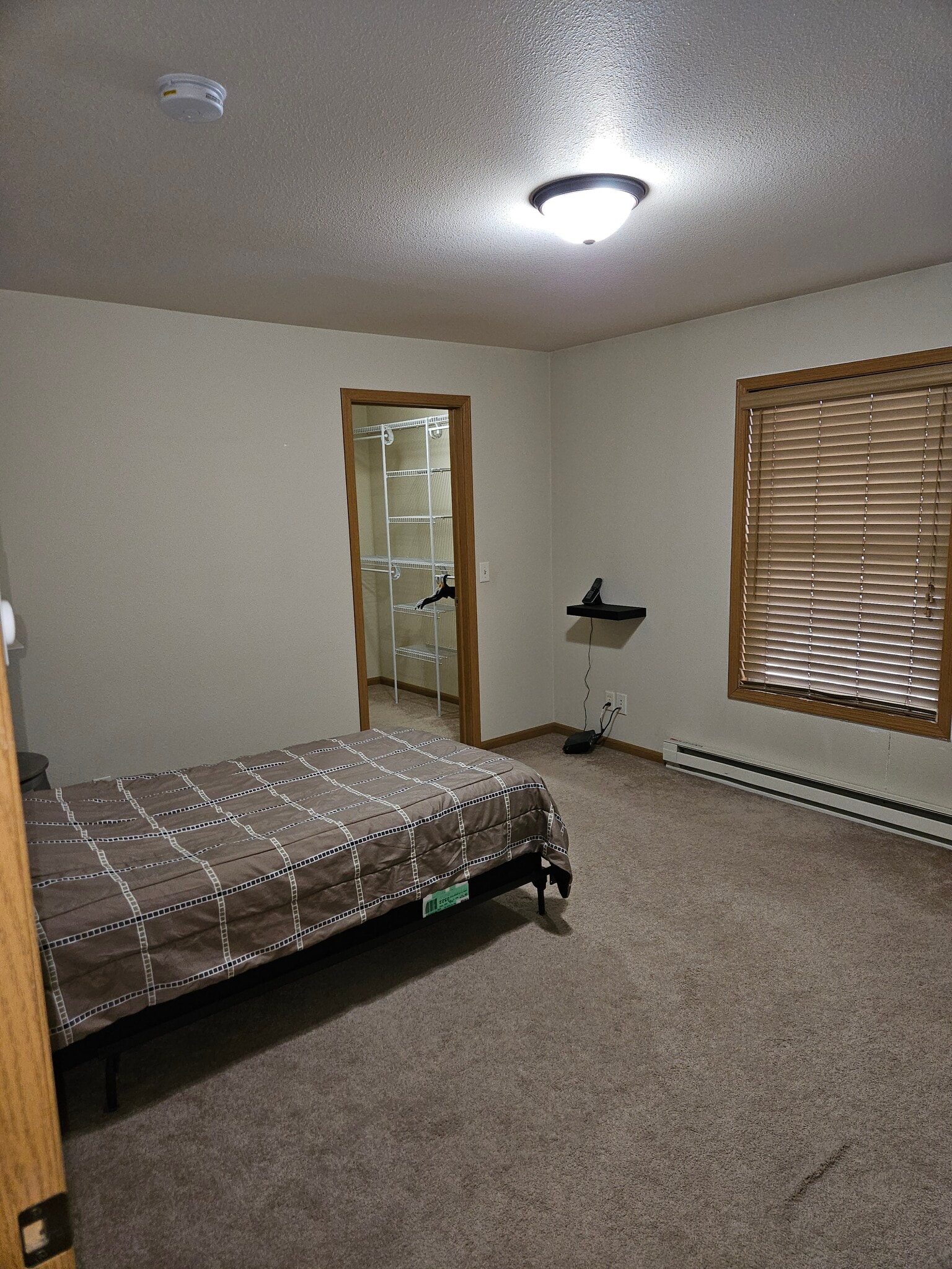 Bedroom 1/ walkin closet - 4984 Service Dr