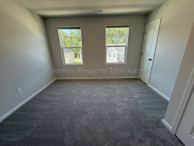 Building Photo - 329 Deercroft Dr