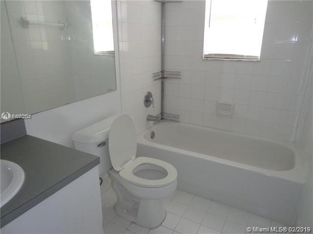 Building Photo - 777 SW 111th Way