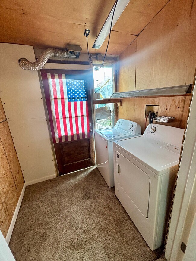 Building Photo - 1015 Sale Ave