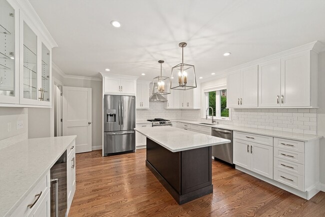 Building Photo - 15 Lakeview Ave