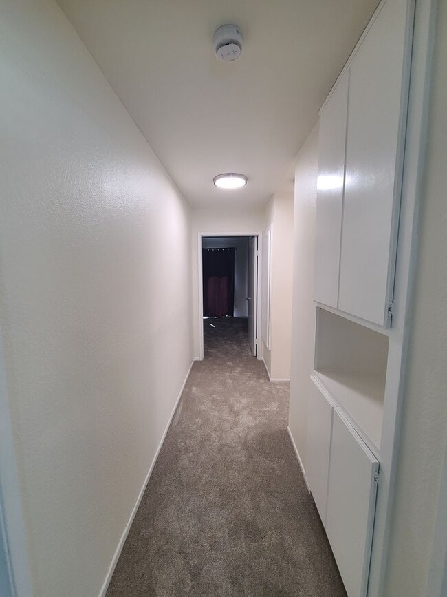 Building Photo - Spacious Two story 3 bed 2.5 baths + 2 car garage in great school district.