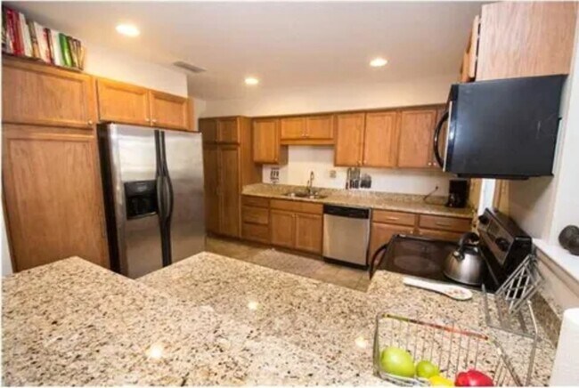 Building Photo - 4204 Maplewood Ct