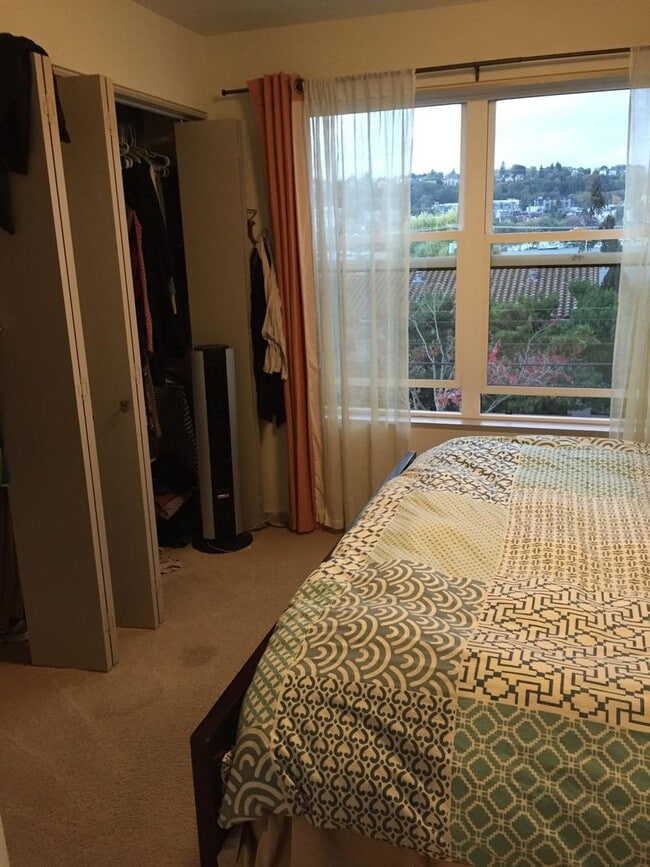 Building Photo - 2Bd/1Ba Seattle Home