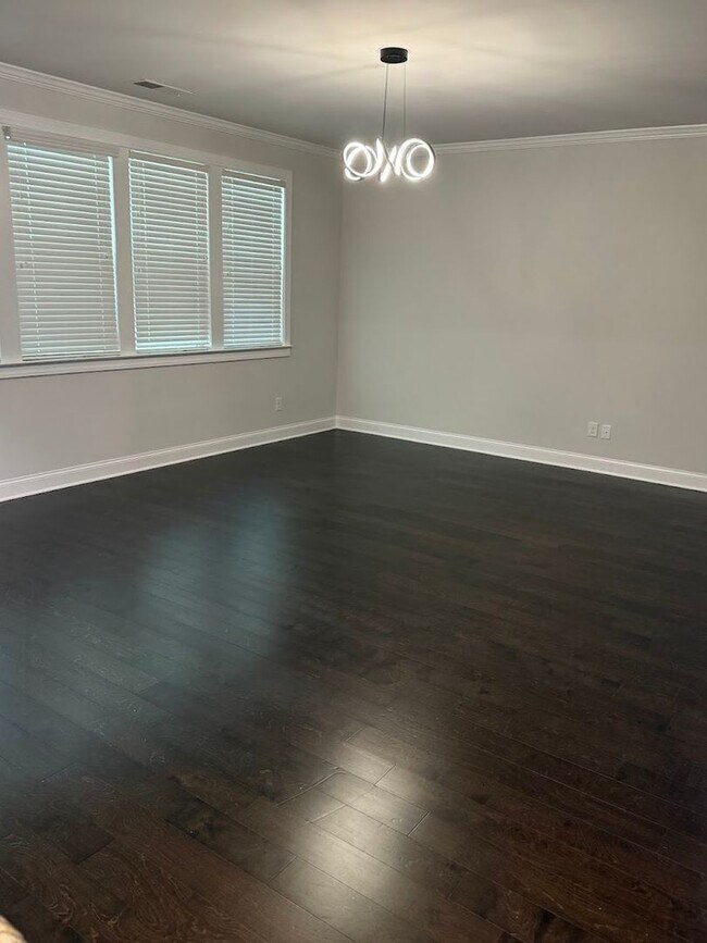 Building Photo - Spacious 5BR House in Buford