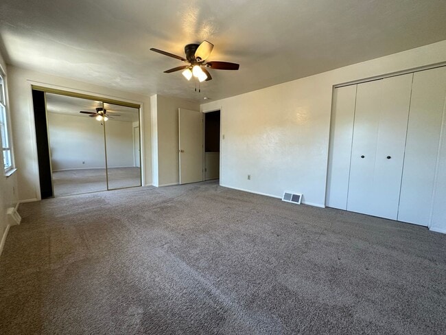 Building Photo - Tremendous Townhome in Plum with a Huge Pr...
