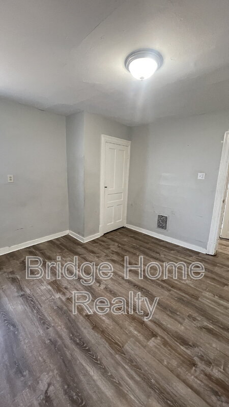 Building Photo - 226 Lobinger Ave