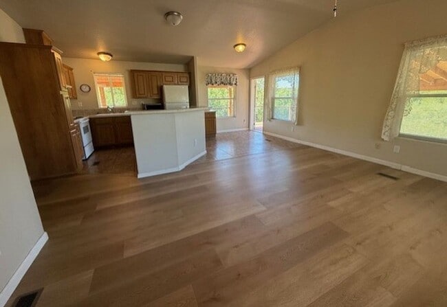 Building Photo - 2 Bed 2 Bath in the wonderful Community of...