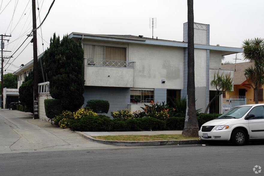 Building Photo - 912 E. La Palma Dr.