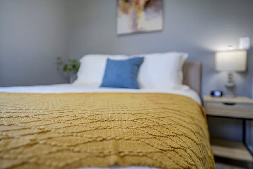 Building Photo - 220 Highland Ave