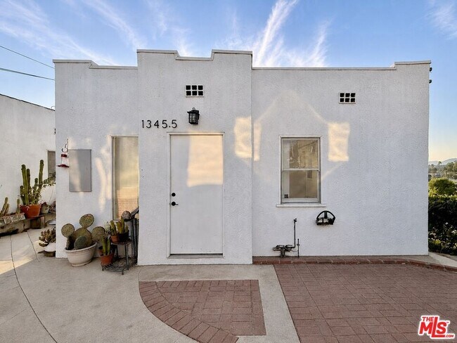 Building Photo - 1345 Quintero St