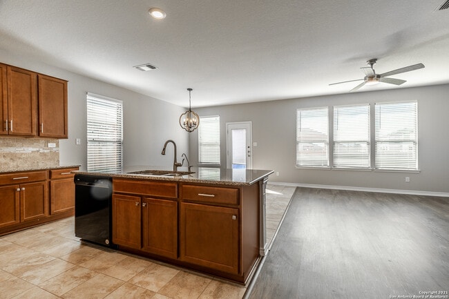 Building Photo - 682 Pond Springs