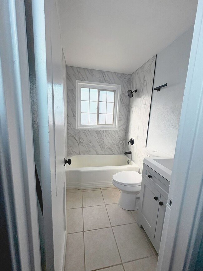 Building Photo - 449 Glen View Ct