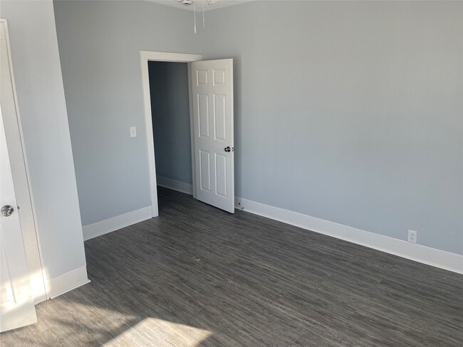 Building Photo - 5202 Ave S