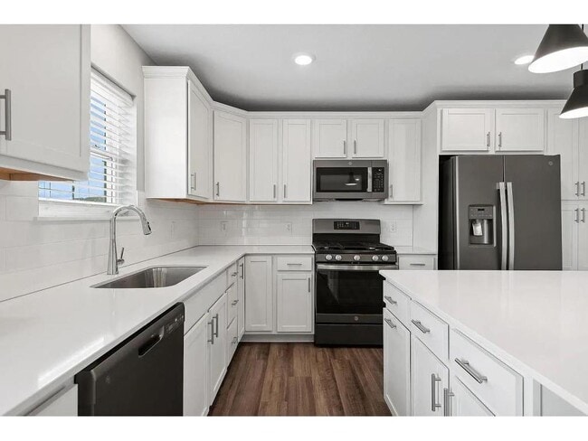 Building Photo - 23310 Amber Dr