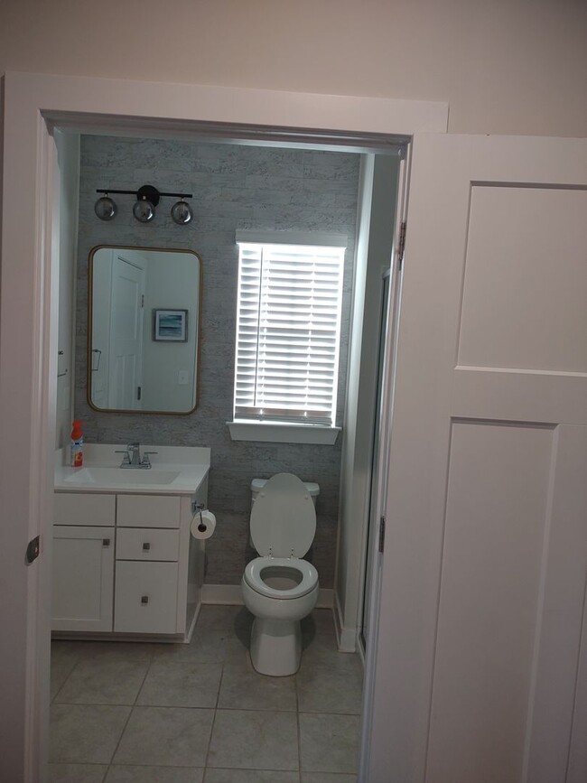 Building Photo - Superlative 6 Bedroom, 5 Bathroom Home in ...