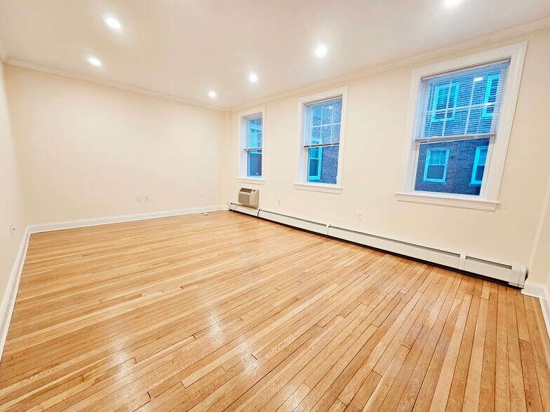 Building Photo - 31 Harris St