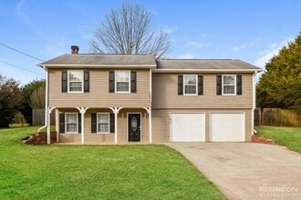 Building Photo - 414 Breezy Dr SW