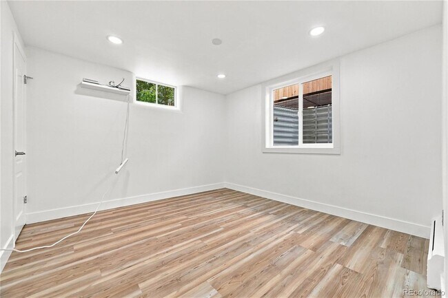 Building Photo - 1631 Xanthia St