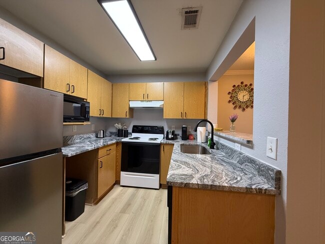 Building Photo - 211 North Ave