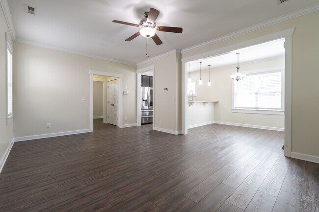 Building Photo - MOVE IN READY 3 Bedroom in the Heart of Western Branch!