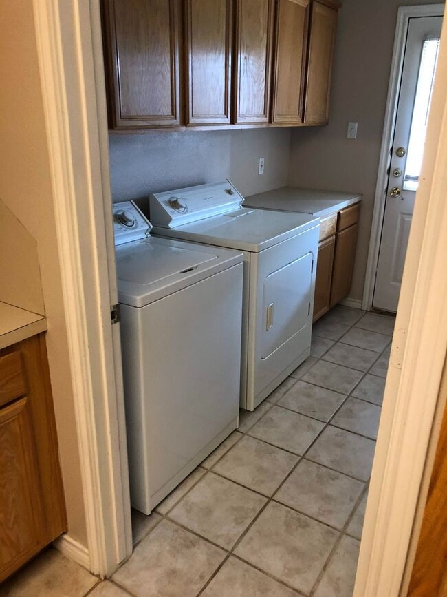 Building Photo - Spacious 3 Bedroom, 3 Bathroom Duplex in Steeplechase – Available for SUBLEASE August 4, 2025