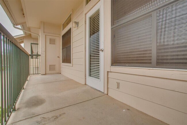 Building Photo - 2209 Hancock Dr