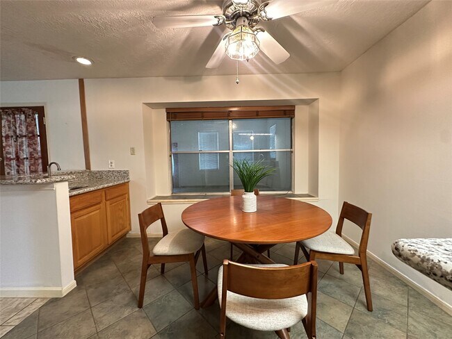 Building Photo - 3306 Kempwood Dr