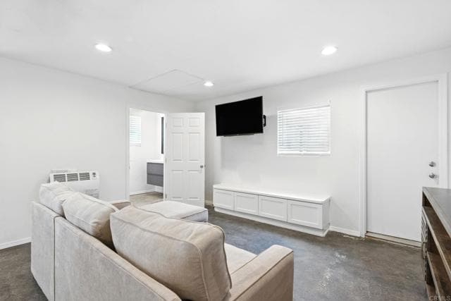 Building Photo - 835 Dewitt Ave