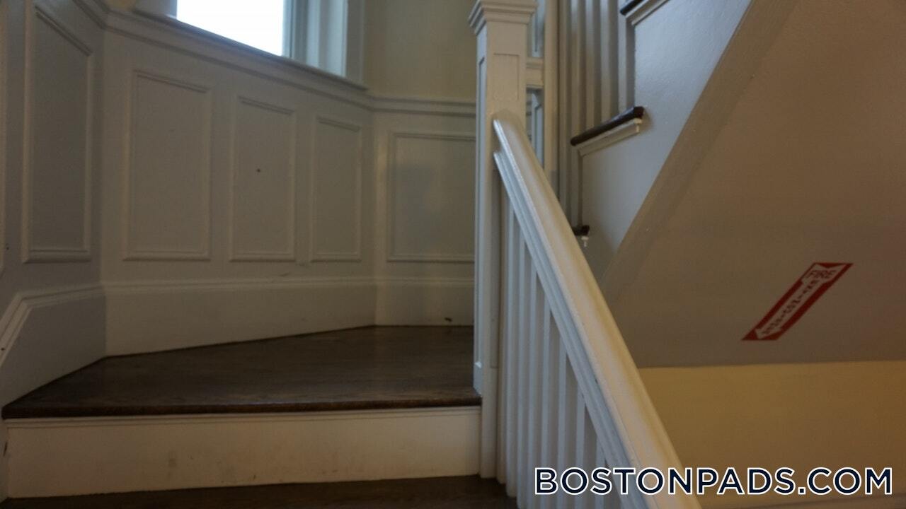 Building Photo - 29 Commonwealth Terrace