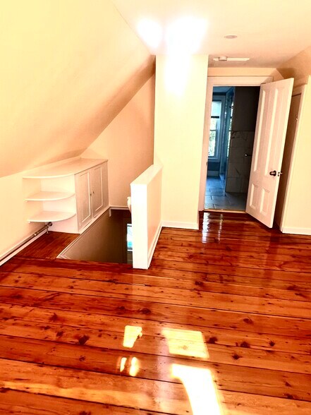 3rd fl bedroom with bathroom entrance - 199 Bryant St