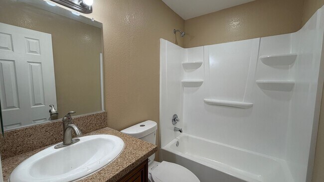 Building Photo - Two Bedroom One Bathroom Apartment in San Bernardino!