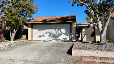 Building Photo - 608 Lisa Way